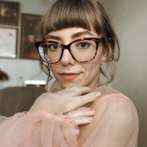 Meet Your Posher! - Picture 2 of 5